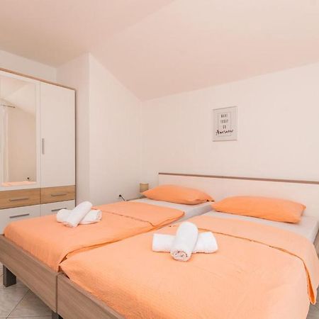 Apartments Mikulic Biograd Na Moru Bagian luar foto