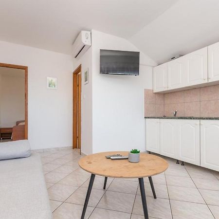 Apartments Mikulic Biograd Na Moru Bagian luar foto