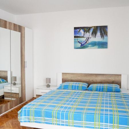 Apartments Mikulic Biograd Na Moru Ruang foto