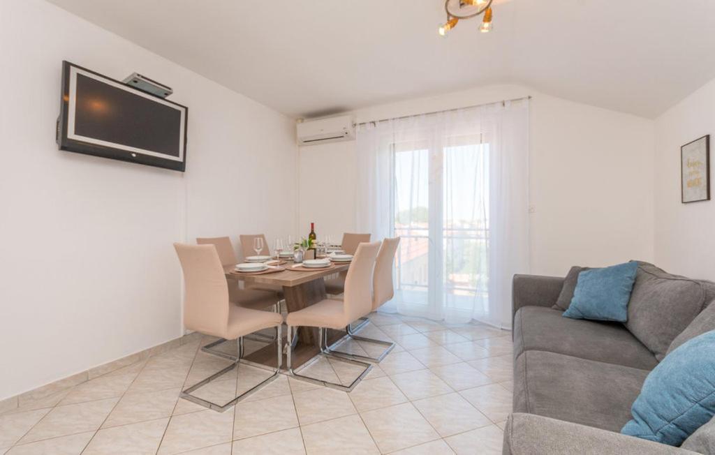 Apartments Mikulic Biograd Na Moru Bagian luar foto