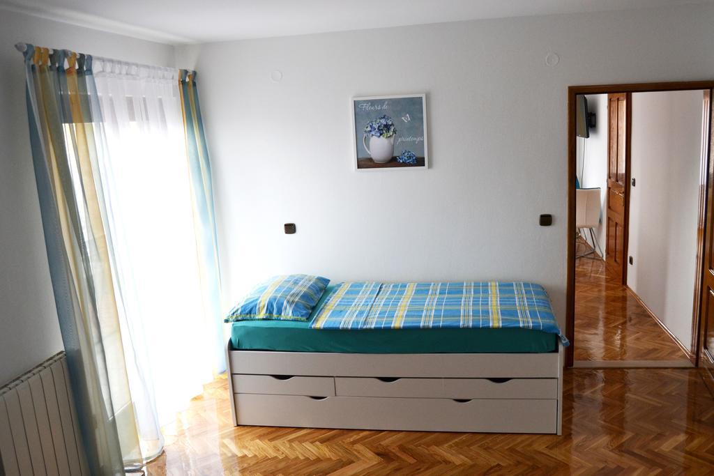 Apartments Mikulic Biograd Na Moru Bagian luar foto