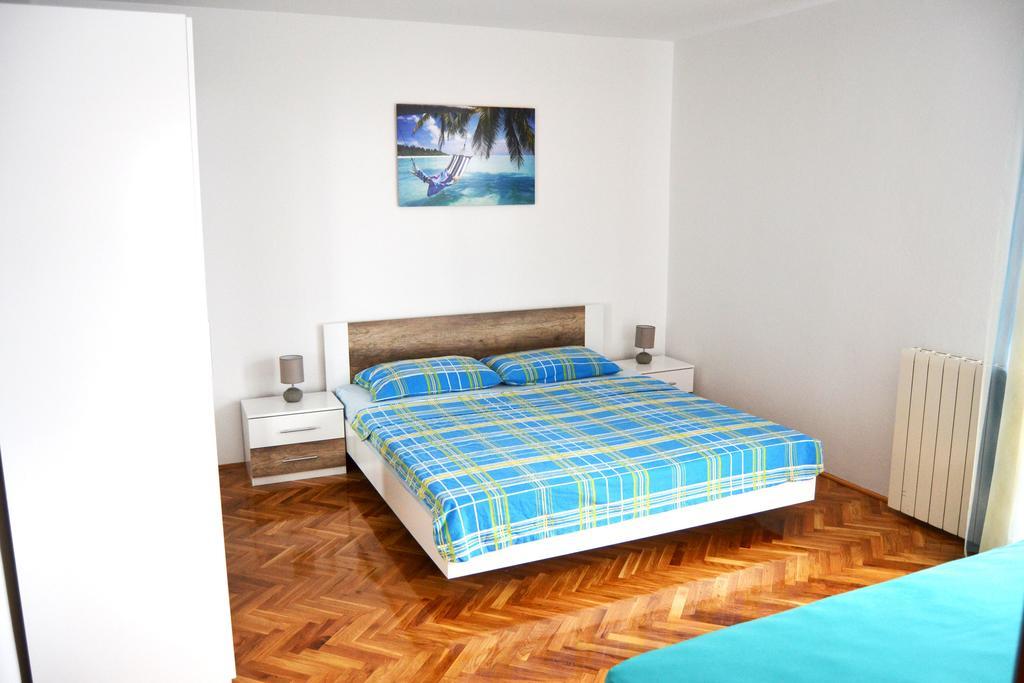 Apartments Mikulic Biograd Na Moru Bagian luar foto