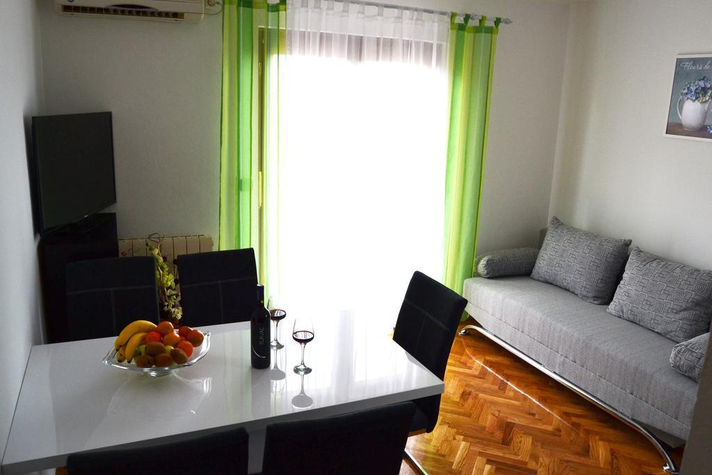 Apartments Mikulic Biograd Na Moru Bagian luar foto